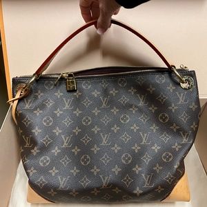 Louis Vuitton Berri PM